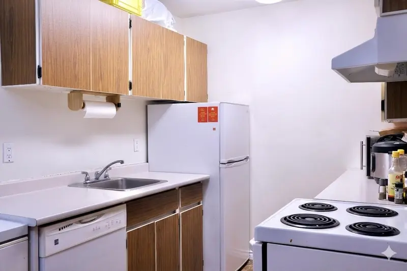 303 7260 LINDSAY ROAD - photo 2 of 5