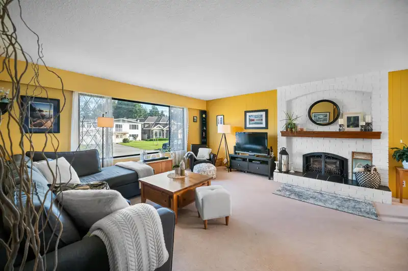 7737 116A STREET - photo 4 of 28