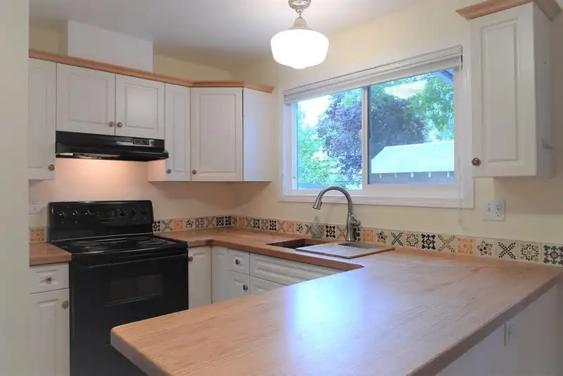 2124 TOPAZ STREET - photo 4 of 35
