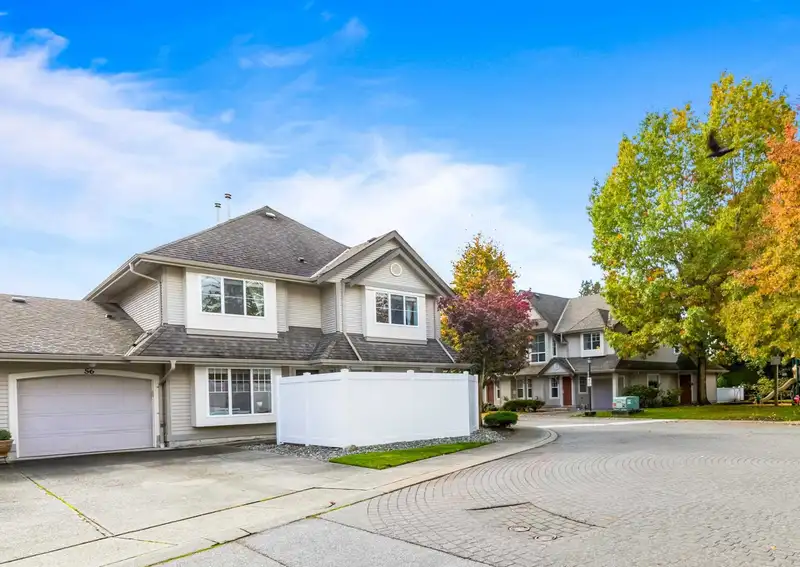 56 23085 118 AVENUE - photo 1 of 40