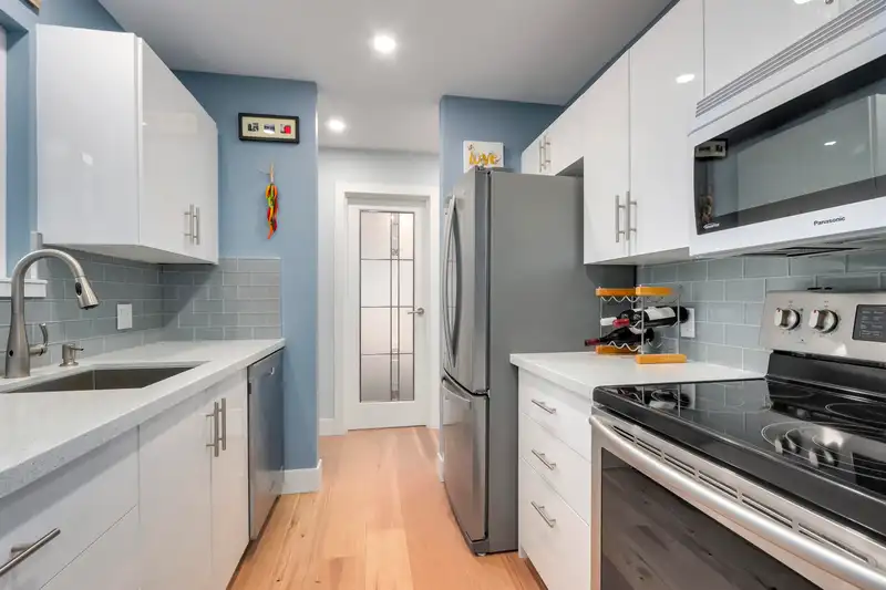 305 1640 W 11TH AVENUE - photo 3 of 12