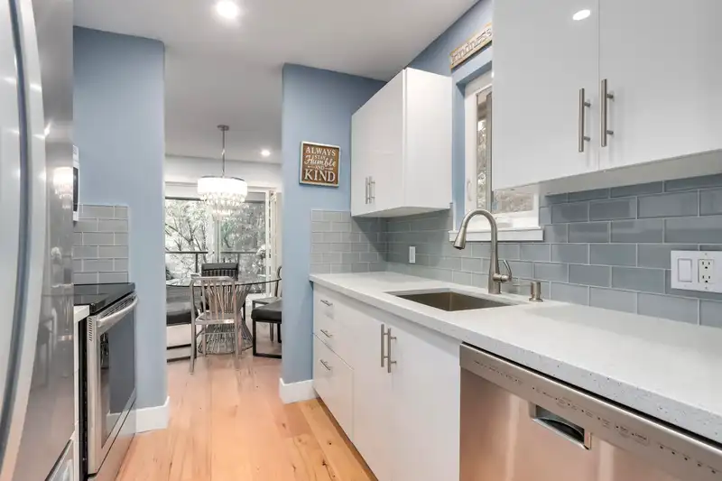 305 1640 W 11TH AVENUE - photo 4 of 12