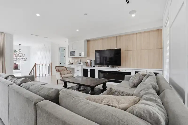 13034 63A AVENUE - photo 4 of 30