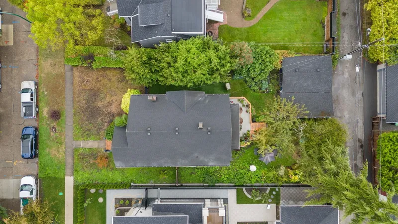 2027 W 44TH AVENUE - photo 3 of 25