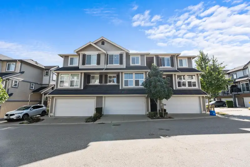 44 20831 70 AVENUE - photo 1 of 33