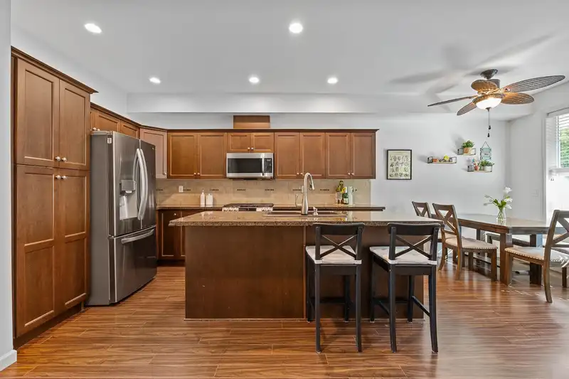 44 20831 70 AVENUE - photo 4 of 33