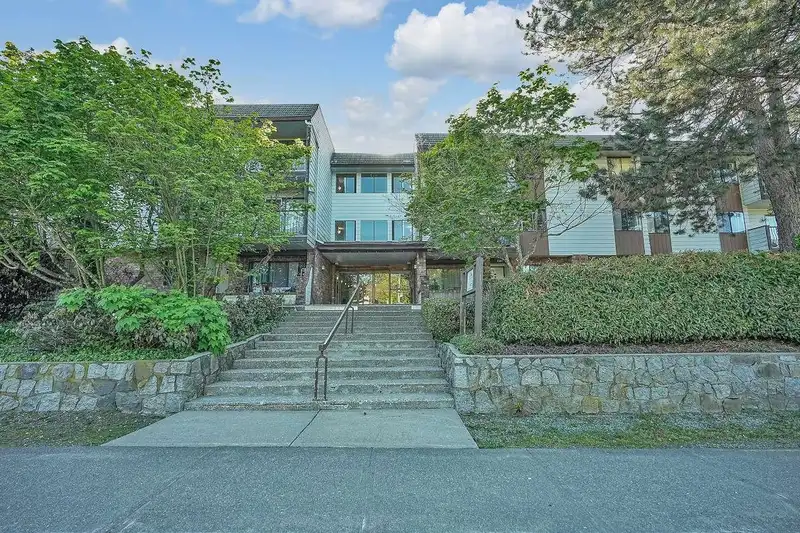 312 7473 140 STREET - photo 1 of 37