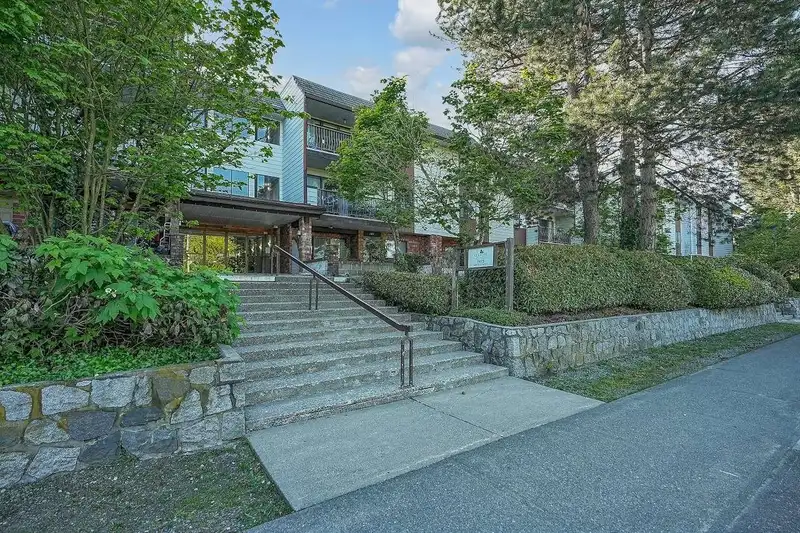 312 7473 140 STREET - photo 2 of 37
