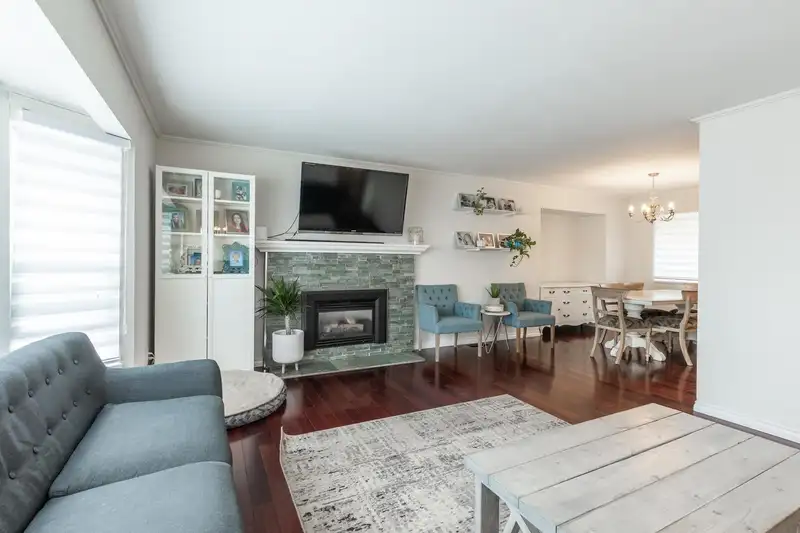 21214 89B AVENUE - photo 4 of 28