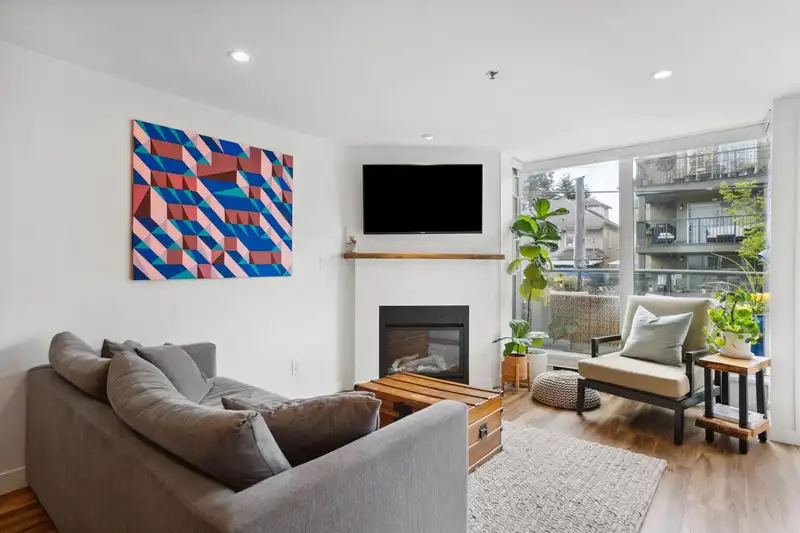 3011 LAUREL STREET - photo 1 of 27