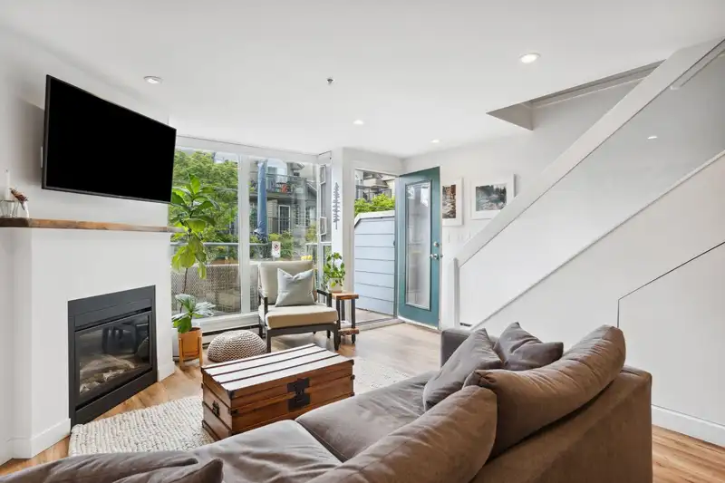 3011 LAUREL STREET - photo 2 of 27