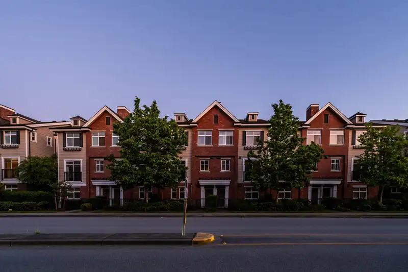 22 20738 84 AVENUE - photo 1 of 33