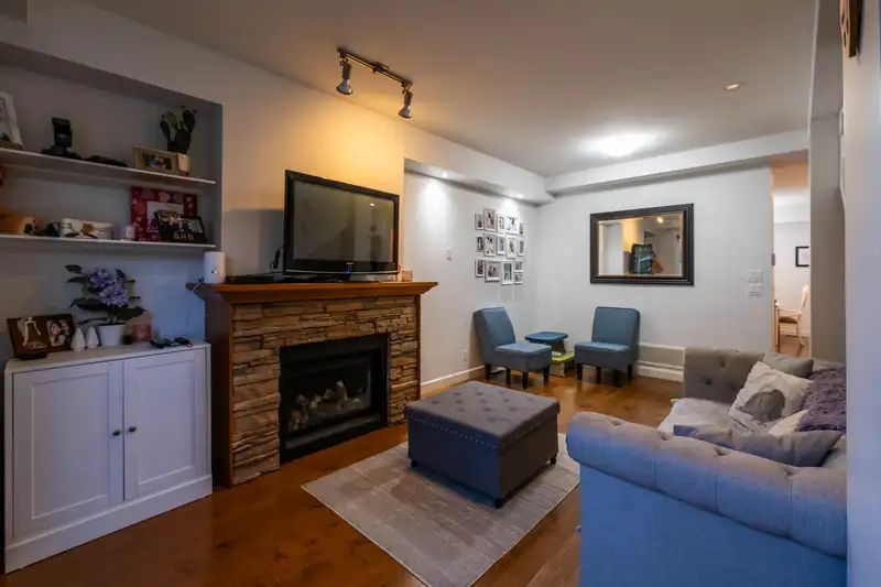 22 20738 84 AVENUE - photo 2 of 33