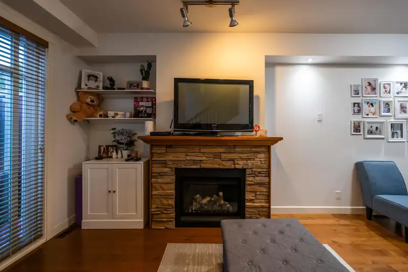 22 20738 84 AVENUE - photo 3 of 33