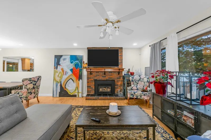 1579 136 STREET - photo 4 of 25