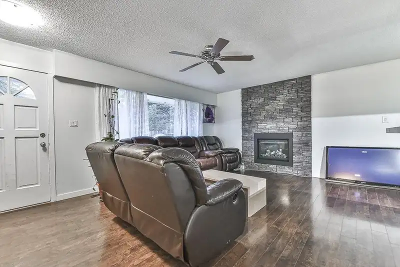 23740 FRASER HIGHWAY - photo 2 of 12