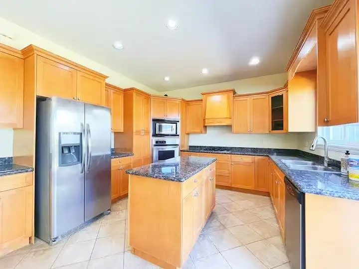 6194 175A STREET - photo 4 of 20