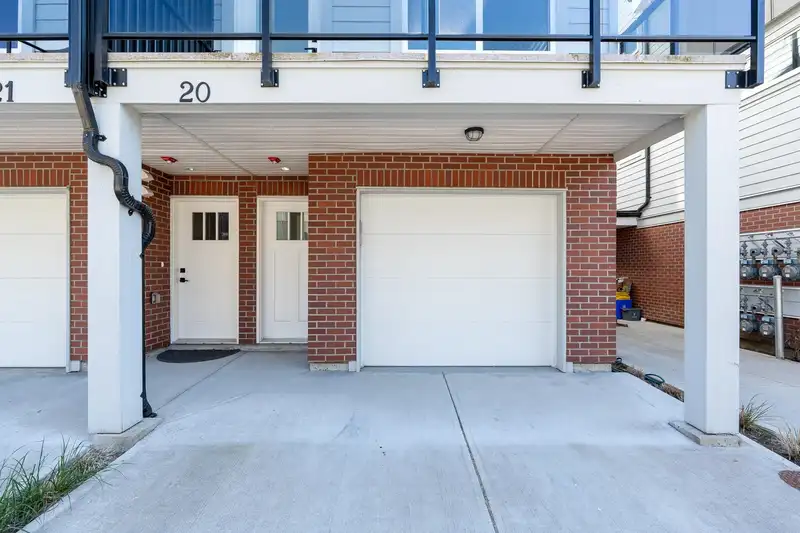 20 22334 48 AVENUE - photo 4 of 38