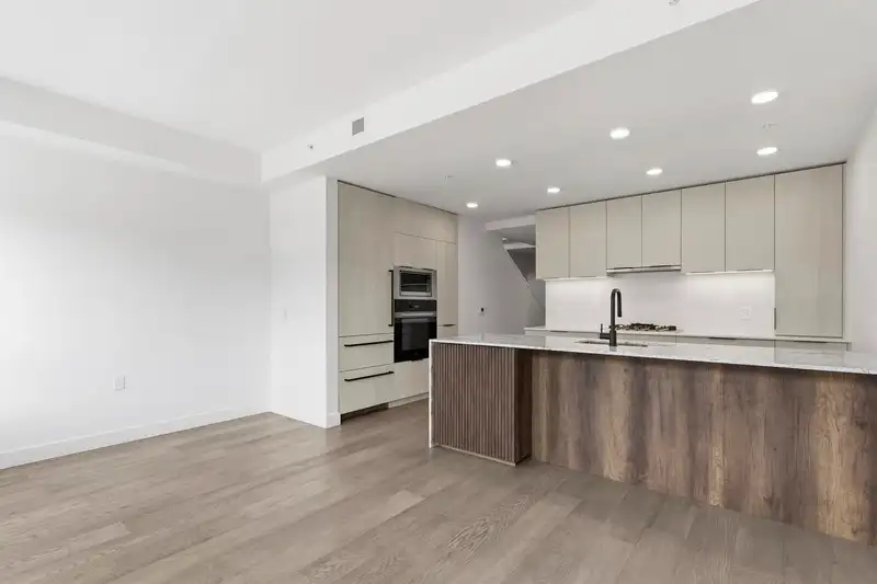 304 3590 W 39TH AVENUE - photo 1 of 29