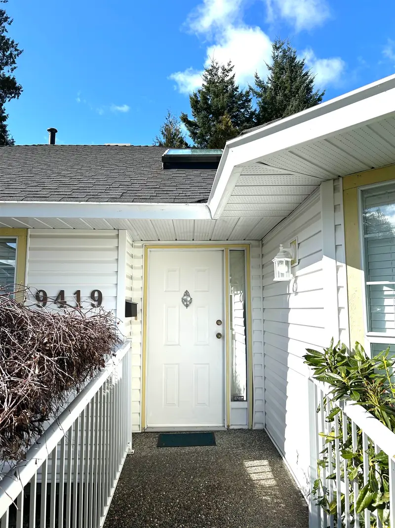 9419 159 STREET - photo 4 of 25