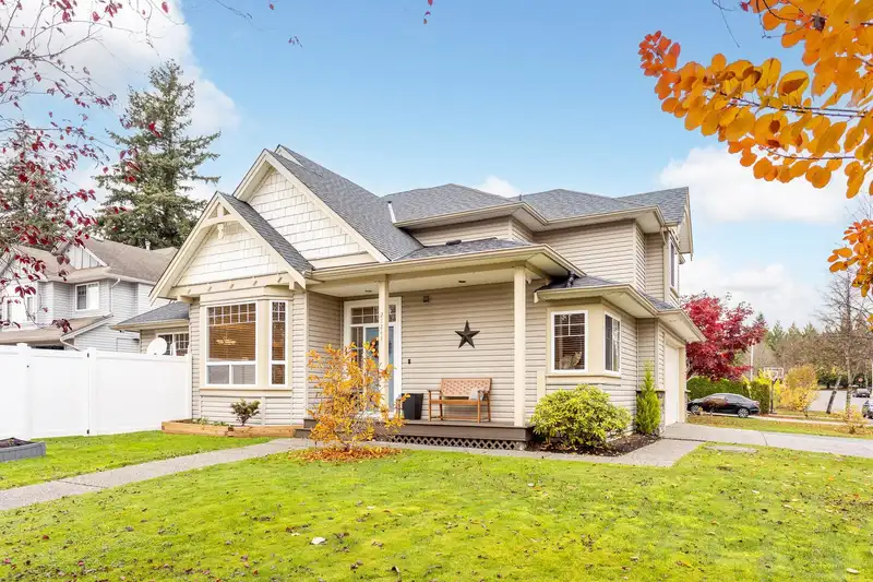 27243 27 AVENUE - photo 1 of 40