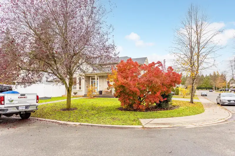27243 27 AVENUE - photo 3 of 40
