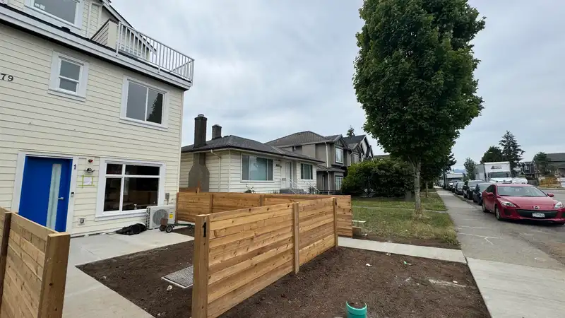 1 5779 CLARENDON STREET - photo 2 of 15