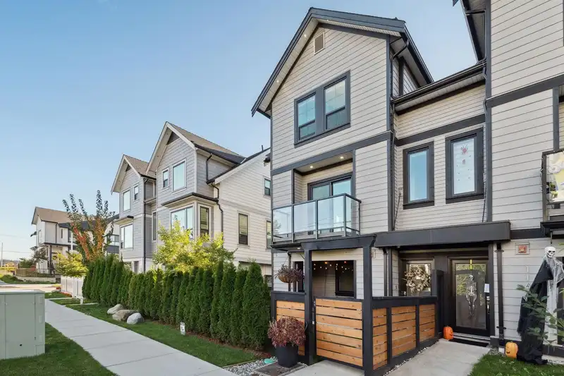 112 JARDINE STREET - photo 2 of 38
