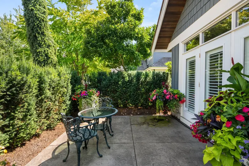 68 15715 34 AVENUE - photo 2 of 25