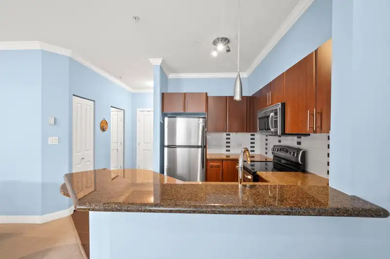 304 2330 WILSON AVENUE - photo 3 of 21