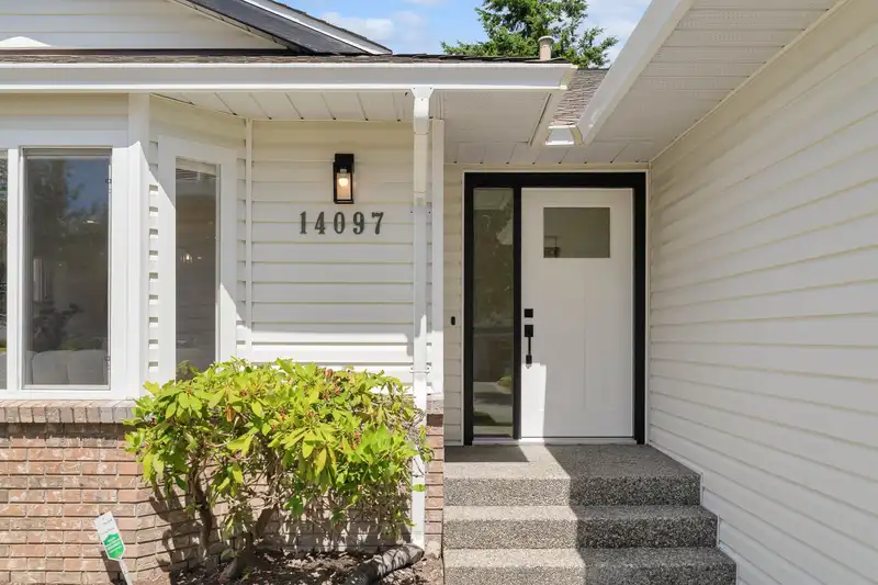 14097 16A AVENUE - photo 2 of 32