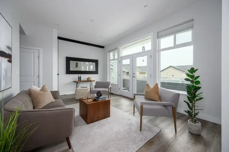 10433 248 STREET - photo 2 of 40