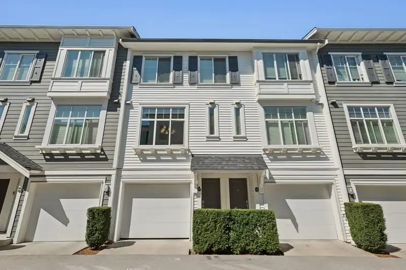 165 15230 GUILDFORD DRIVE - photo 1 of 17