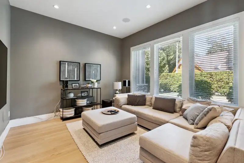 1426 COMPSTON CRESCENT - photo 4 of 40