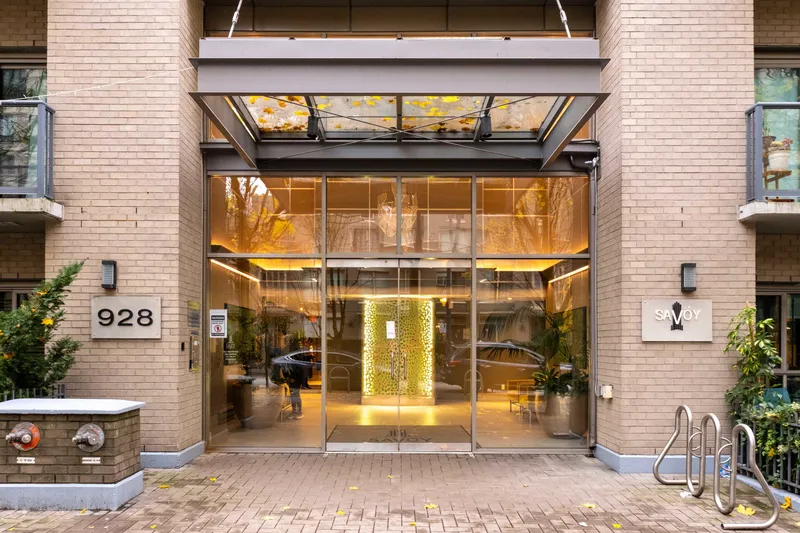 1006 928 RICHARDS STREET - photo 1 of 25