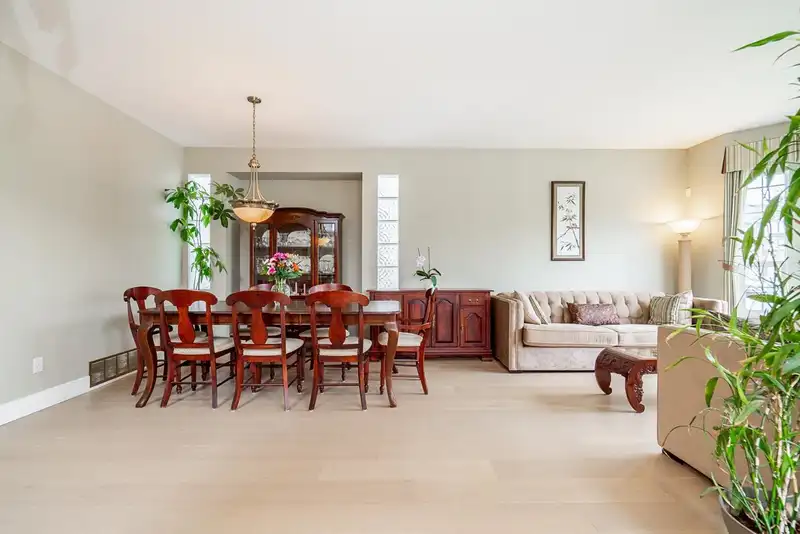 18451 65 AVENUE - photo 4 of 39
