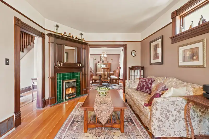 1010 LONDON STREET - photo 2 of 33