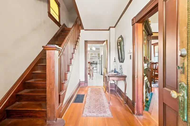 1010 LONDON STREET - photo 3 of 33