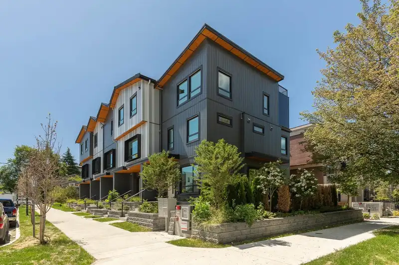 4803 LAUREL STREET - photo 1 of 28