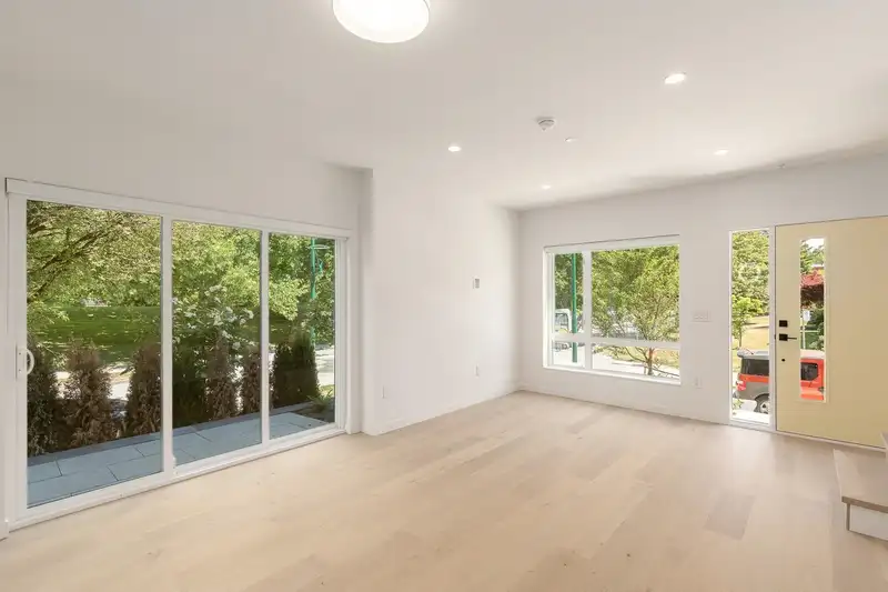 4803 LAUREL STREET - photo 2 of 28