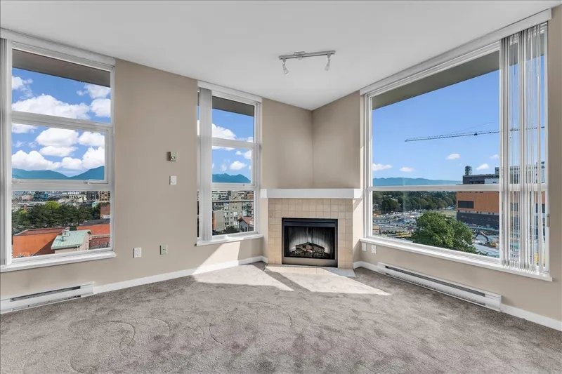 1202 189 NATIONAL AVENUE - photo 2 of 25