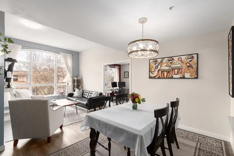 402 2559 PARKVIEW LANE - photo 3 of 25