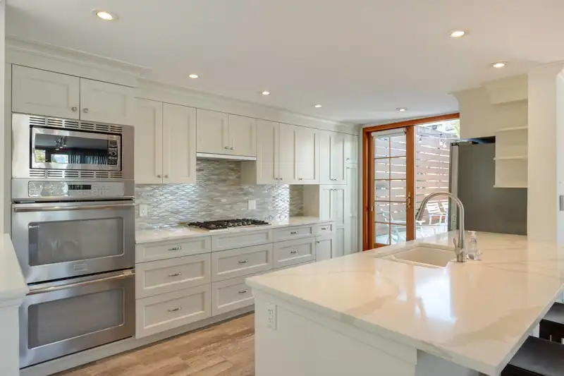 301 1184 W 6TH AVENUE - photo 2 of 27