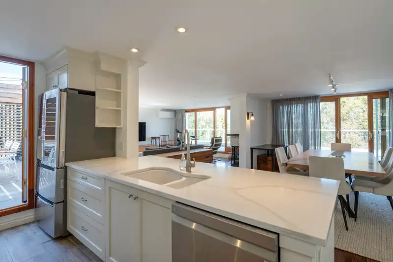 301 1184 W 6TH AVENUE - photo 3 of 27