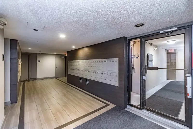 118 9847 MANCHESTER DRIVE - photo 3 of 25