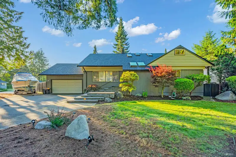 310 MACBETH CRESCENT - photo 1 of 23