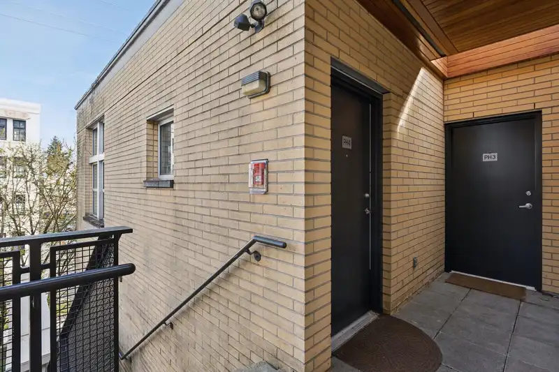 PH4 2088 W 11TH AVENUE - photo 3 of 33