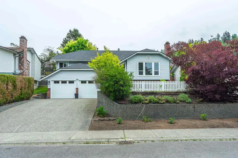 2936 GLENAVON STREET - photo 1 of 40