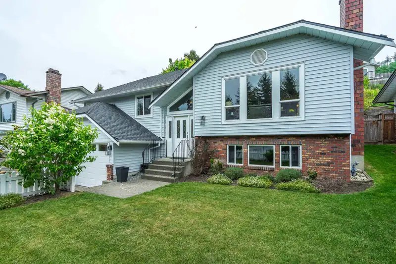 2936 GLENAVON STREET - photo 3 of 40