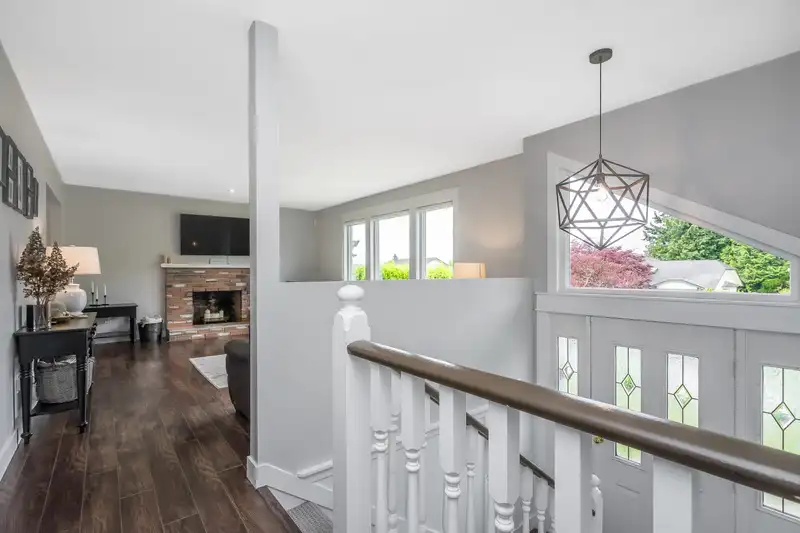 2936 GLENAVON STREET - photo 4 of 40